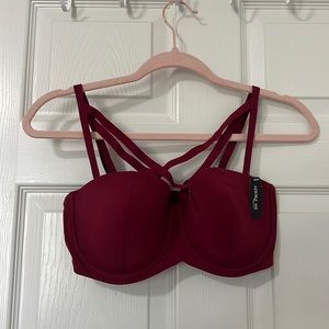 MAROON BRA WITH STRAPS CROSSING ON THE TOP (34DDD)
